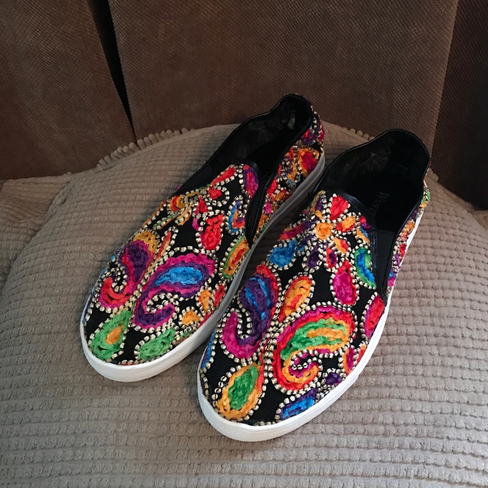 Women’s Wanted brand paisley shoes
